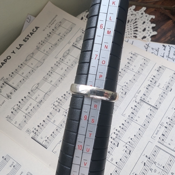 Vintage Red and Brown Teardrop Ring with Intricate Setting Size 8 - Picture 5 of 10